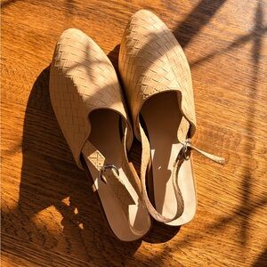 Elegant Tan Woven Women's Shoes